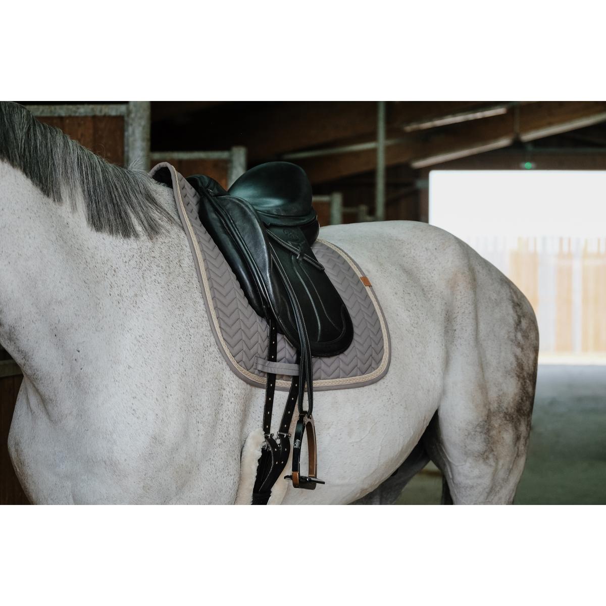 product/e/q/equitheme_204_766_011_3quart.jpg